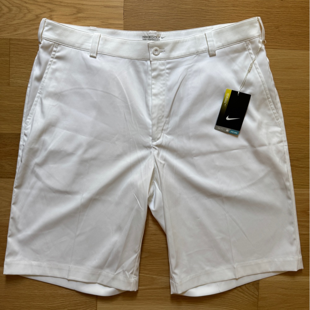 NWT Nike White Flat-Front Men’s Golf Shorts